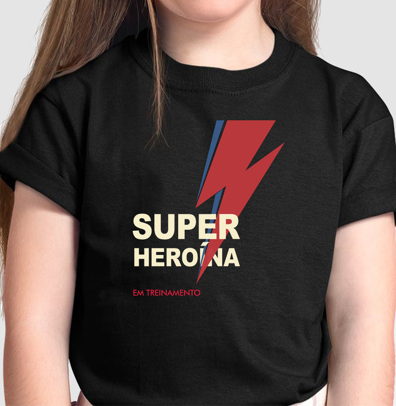 Camiseta Super Heroína em Treinamento Infantil